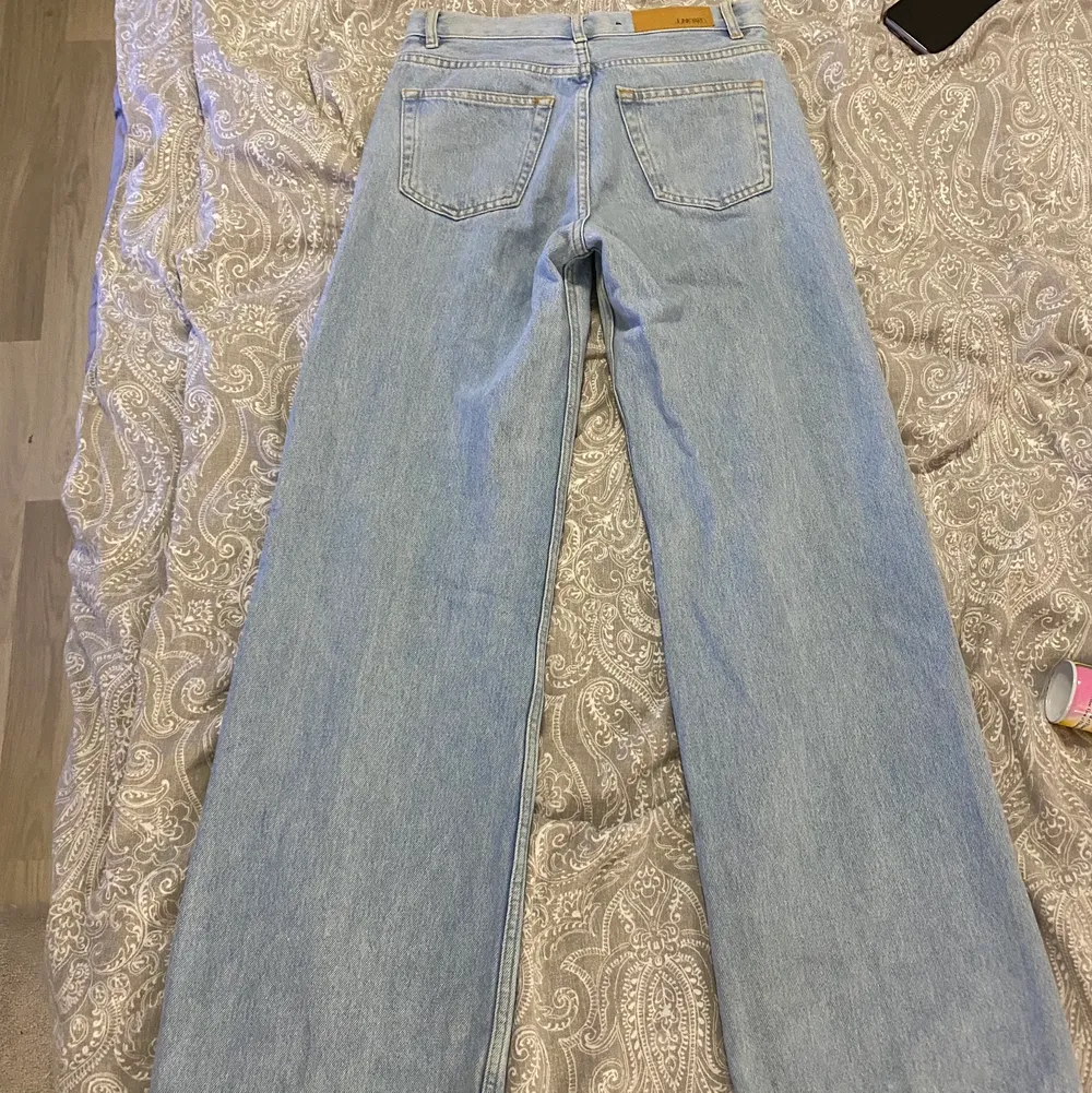 Ett par riktigt snygga Junkyard jeans helt o andvända dem är lite för breda för min smak, de är storlek 24 precis som nya:).                                  ( köparen får stå för frakten) . Jeans & Byxor.