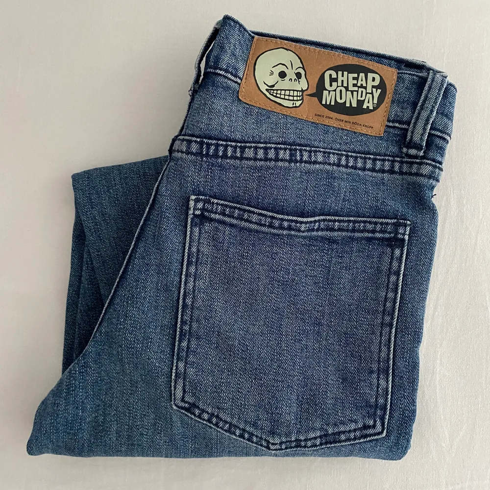 Säljer mina sjukt coola lågmidjade cheap monday jeans köpta second hand. 🥰☺️☀️ Skriv om ni undrar något! 💞. Jeans & Byxor.