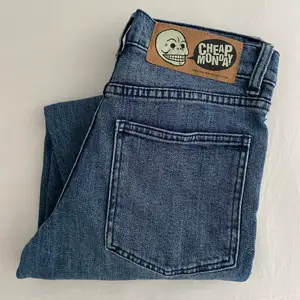 Säljer mina sjukt coola lågmidjade cheap monday jeans köpta second hand. 🥰☺️☀️ Skriv om ni undrar något! 💞
