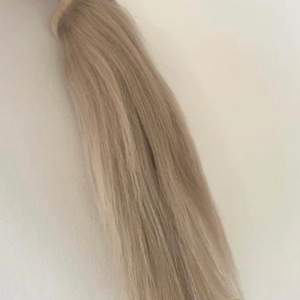 Blondt, äkta hår, 40cm långt
