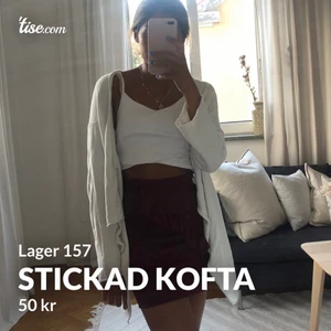Stickad kofta - Gosig stickad kofta i stl S. Den går inta att stänga förutom med en 🧷 säkerhetsnål (hunkydory inspirerad).