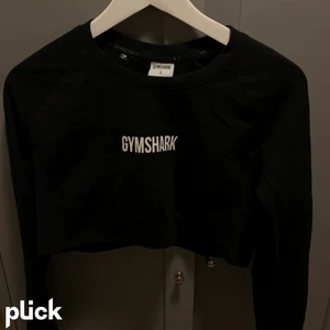 Gymshark sweatshirt  - Svart gymshark sweatshirt i kort Modell, storlek small! Använd 1 gång!