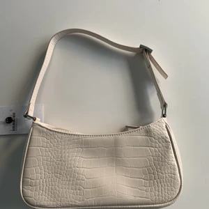 Axelväska från monki - Oanvänd axelväska från monki❤️ 150 + frakt