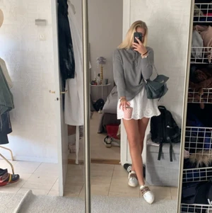 Cashmere hoodie  - Superfin cashmere hoodie från Lotti P. Kvaliten är jättebra jämfört med många andra cashmere-märken. Blir inte nopprig överhuvudtaget.     