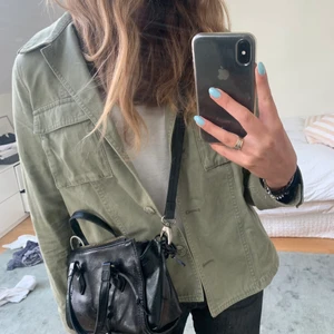 Jacka - Jättefin grön höst/vår jacka från crocker. Den är relativt använd men i väldigt bra skick! 💖