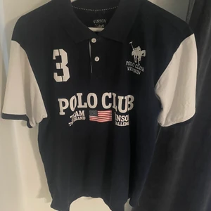 Polo tröja - Storlek xs och small. Den har inte använts mer än ett par gånger. Frakt finns om man står för den kostnaden annars finns den i Uppsala. intakta gärna vid fler frågor. 