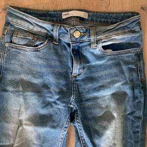 Jeans från Zara i storlek 34