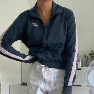 Nike-tröja - Tröja med dragkedja från nike, som är köpt second hand! I storlek s! 💞 