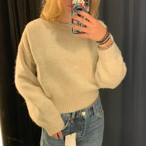 Stickad tröja  - Snygg stickad tröja från Zara, oanvänd!
