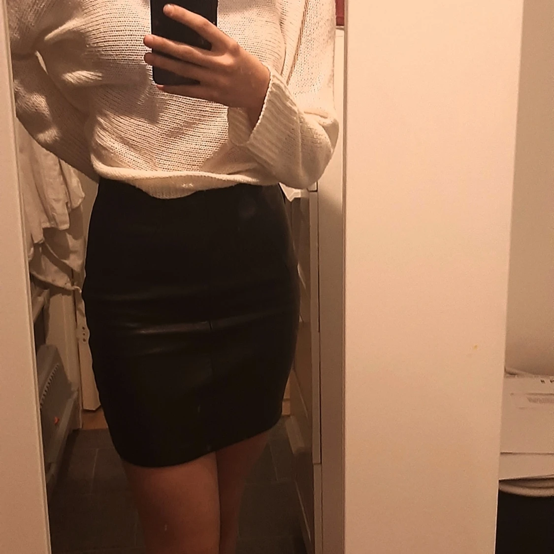 black leather skirt. - 90