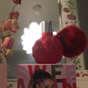 Sweet like candy - Säljer min sweet like candy parfym då den inte kommit till någon användning. Säljer den för 200kr (org 300 tror jag)