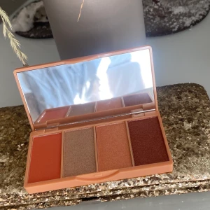 Ögonskuggspalett - En ögonskuggspalett från bellápierre. Ny! Fina höstfärger.