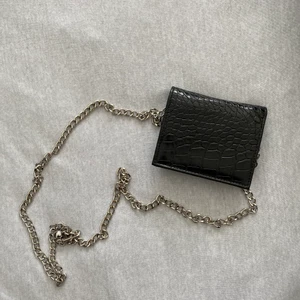 Väska - Zara väska, används runt midjan eller crossbody.