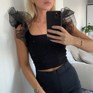 Zara topp  - Söt svart topp från zara, storlek s 🥰