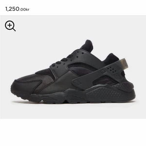 Nike air Huarache Dam - Säljer mina Nike skor, vid intresse skicka iväg ett meddelande så kan du även få egna bilder. Dom är i Topp skick och är helt fräscha och rena dvs dom har aldrig användts ute. 