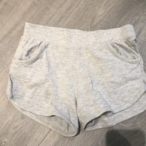 Gråa basic mukis shorts🥰 - Bra skick❤️ 