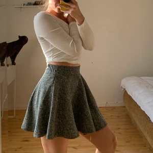 Kjol - En ullkjol, passar till de som har XS/S. 