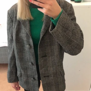 Mörkgrå kavaj i storlek dressita  - Mörkgrå kavaj i storlek xs-s 