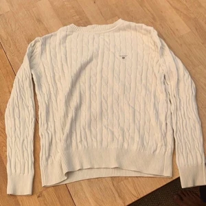 Kabelstickad gant tröja - Kabelstickad långärmad gant tröja, använd 5-10 gånger. Bra skick.