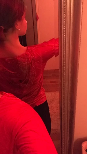 Röd enkel tröja  - Lite kortare i ärmarna 