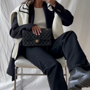 Tröja  - Helt ny köparen står för frakt budgivning om flera intresserade 