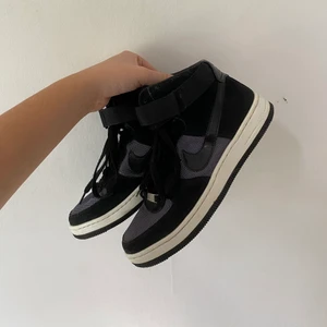 Nike air - Skit snygga nike air skor i storelk 38.5 i bra skick❤️ frakt ingår