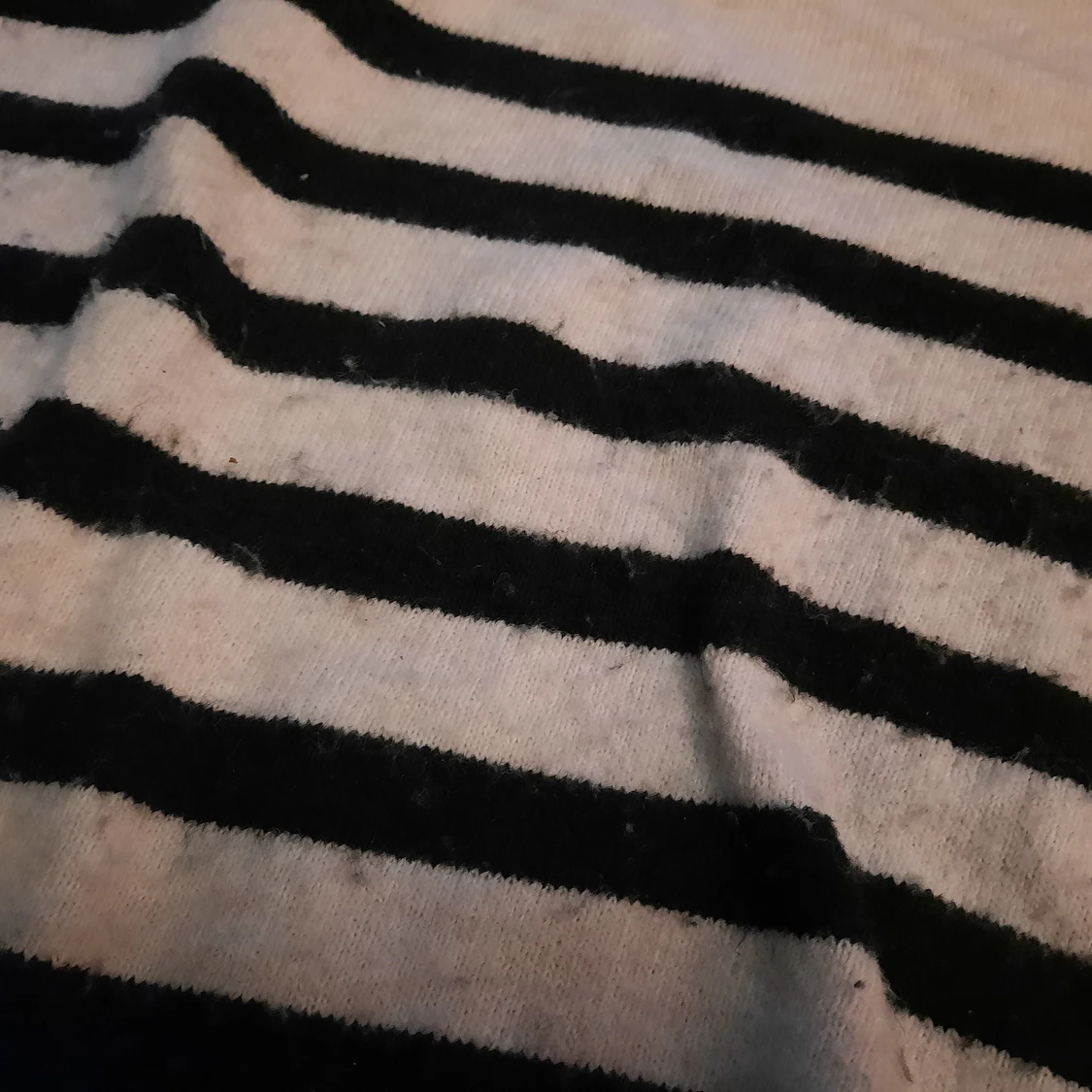 En randig H&m tröja strl L - 90