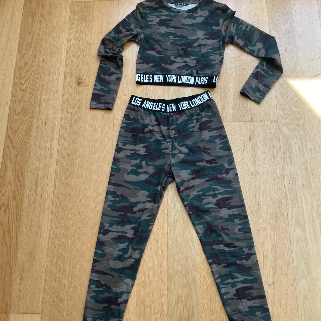 Kamouflage mjukisset - 90