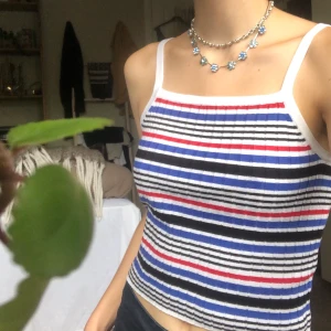 Randig top - Ett skönt bomullslinne i stretchigt material. Kan mötas upp eller frakta✨☘️