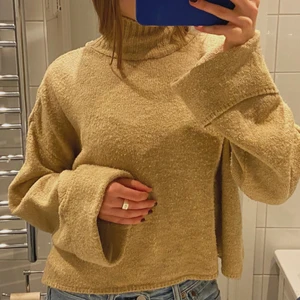 Stickad tröja - Supermysig stickad tröja från Gina, säljer pga kommer inte till användning så mycket längre🥰