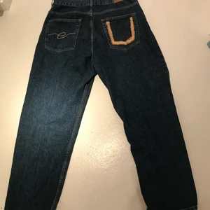 Sweet SKTBS - Baggy jeans med cool design. Kan frakta 