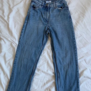 Jeans - Raka jeans från Asos, jätte fina långa och de har även en slits!✨