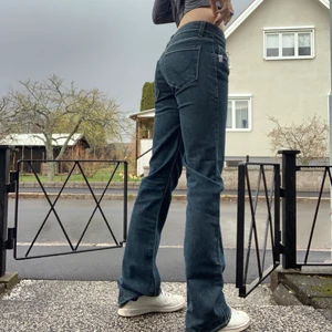 Lågmidjade jeans - Så fina lågmidjade jeans i nyskick , köparen står för frakt 
