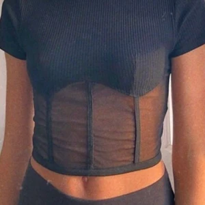 Halv mesh topp - Tröja med halv mesh. Storlek s. 90kr🥰