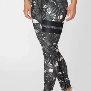 Stronger  - Hej, jag säljer ett par stronger byxor, dom är i storlek M och dom är jätte sköna och bra kvalite.