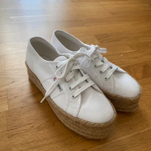 Superga - Nästan nya. Priset kan diskuteras