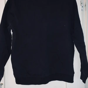 Harry Potter sweater - Jättemysig tröja i storlek 38, säljes endast då jag har för mycket kläder och ska flytta. Bud tills den sista maj med startpris på 70kr