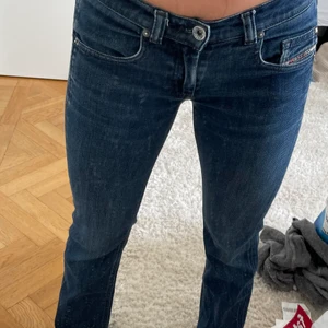 Diesel jeans  - Lågmidjade diesel jeans i bra skick! Köparen står för frakt 