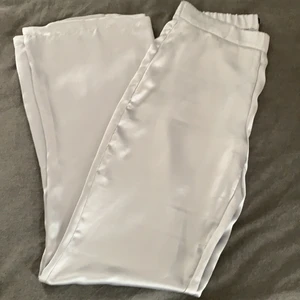 Zara satin byxor - As fina populära satin byxor från zara i storlek s, 150kr🤎✨