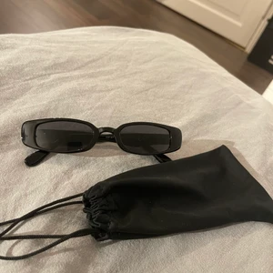 Trendiga solglasögon  - Aldrig använda så i nyskick. 144 kr med inkluderad frakt.