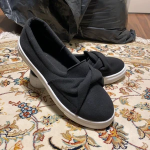 Skor  - Splitter nya skor, säljer vidare pågrund av fel storlek, köparen står för frakten, privat chatt för mer info eller frågor 