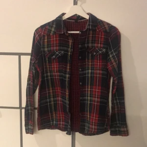 Checkered blouse - I'm 5'2(157cm) and 45kg, the shoulders are a bit tight for me and the fabric is not that stretchy. Length: 60cm | Shoulder width: 44cm | bust: 77cm | Sleeve length: 58cm