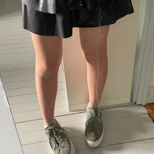 Gröna one star converse - Såå snygga populära gröna one star converse köpta här på plick, slutsålda på hemsidan. De är ganska stora i storleken så passar mer 41💕💕💕