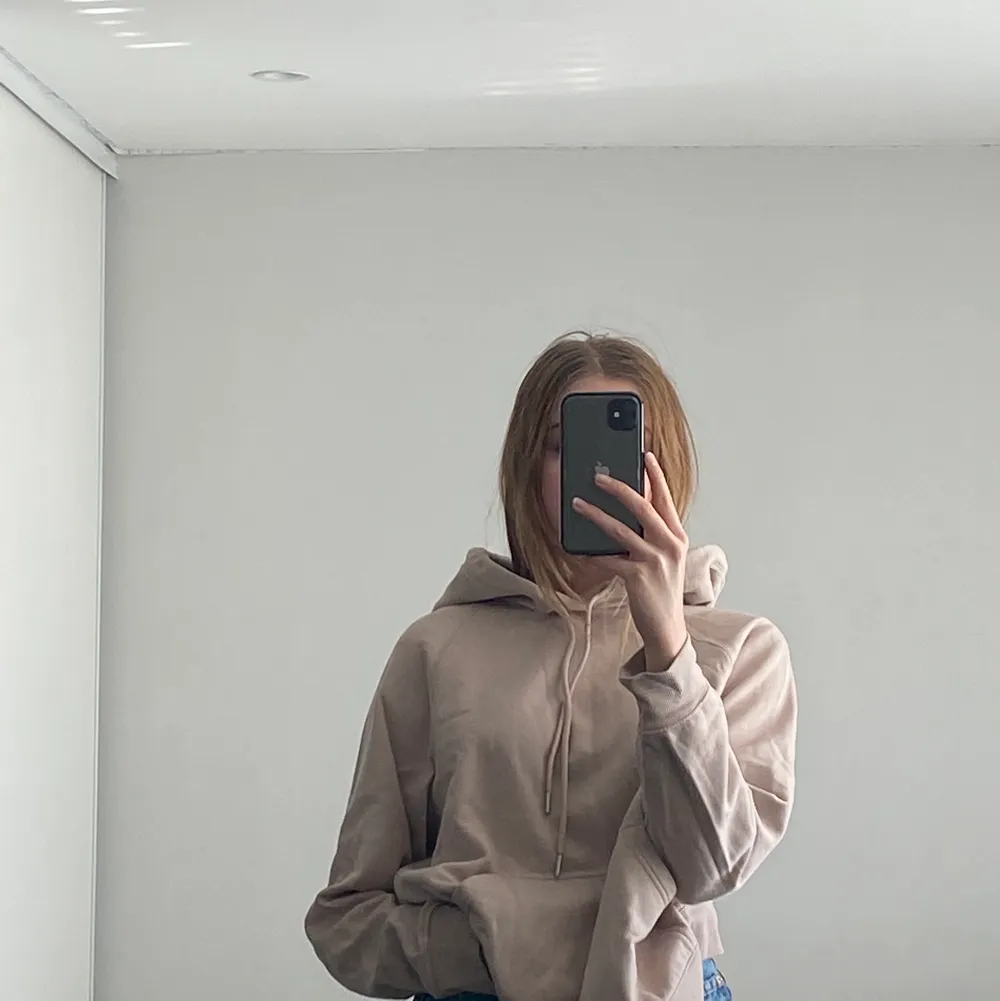 Oanvänd beige hoodie ifrån H&M.. Hoodies.