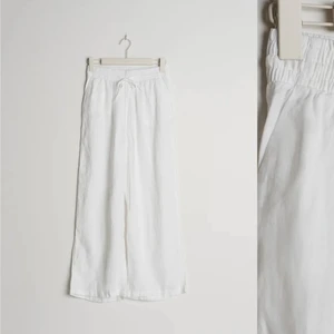 Linne byxor  - Vita linnebyxor, helt nya, lappen kvar. Storlek 38 men passar nog 36 också. Inte genomskinliga alls. Slutsålda 💖💖 