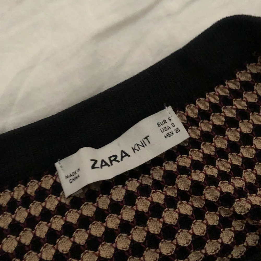 Säljer denna fina tröja pågrund av att jag ej andvänder den!  Budgivning om flera är intresserade🙃 vid frakt står köparen för priset!. Toppar.