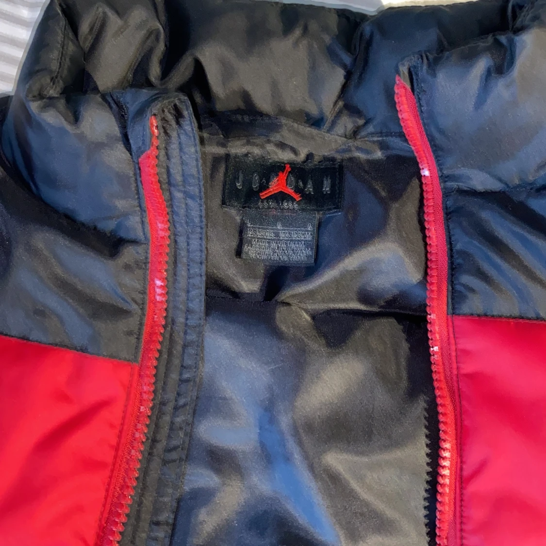 Snygg Jordan väst. Skick 9/10 nästan aldrig använd! - 91