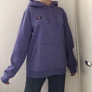 Dickies hoodie - Dickies Oklahoma hoodie. Bra skick, väldigt mjuk. Köpt för 649 kr på Junkyard.💜
