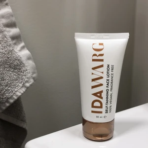 Brun utan sol - Ida Warg’s self-tanning lotion! Säljer då jag vunnit denna men använder inte BUS! Frakten är inräknad i priset!💛⚡️