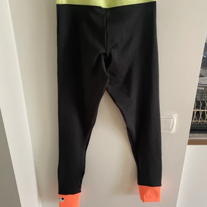 Adidas Stella McCartney tights - Oanvända tights av Stella McCartney 